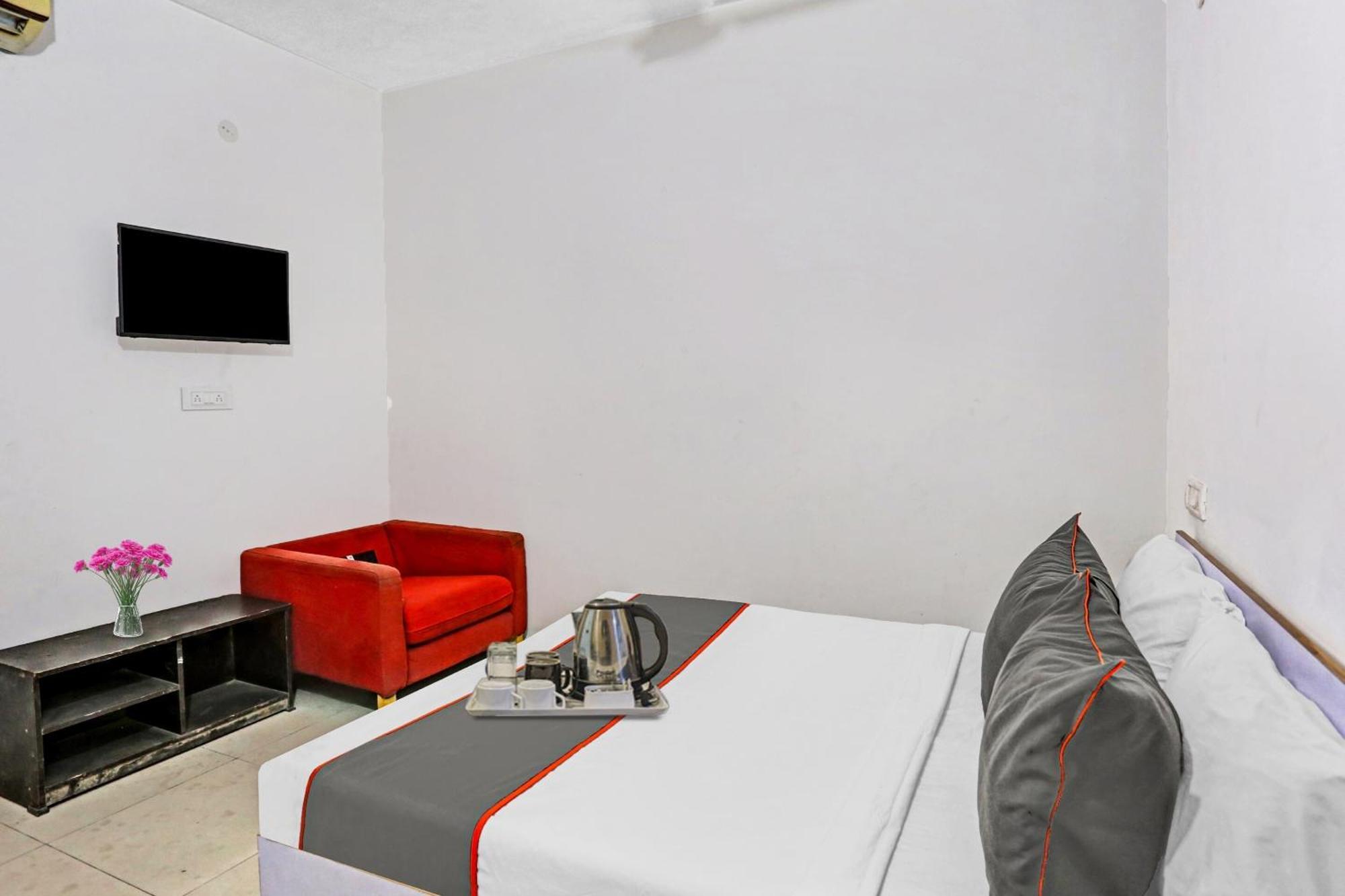 Hotel O Imperial Residency Near Dashrath Puri Metro Station Нью-Делі Екстер'єр фото
