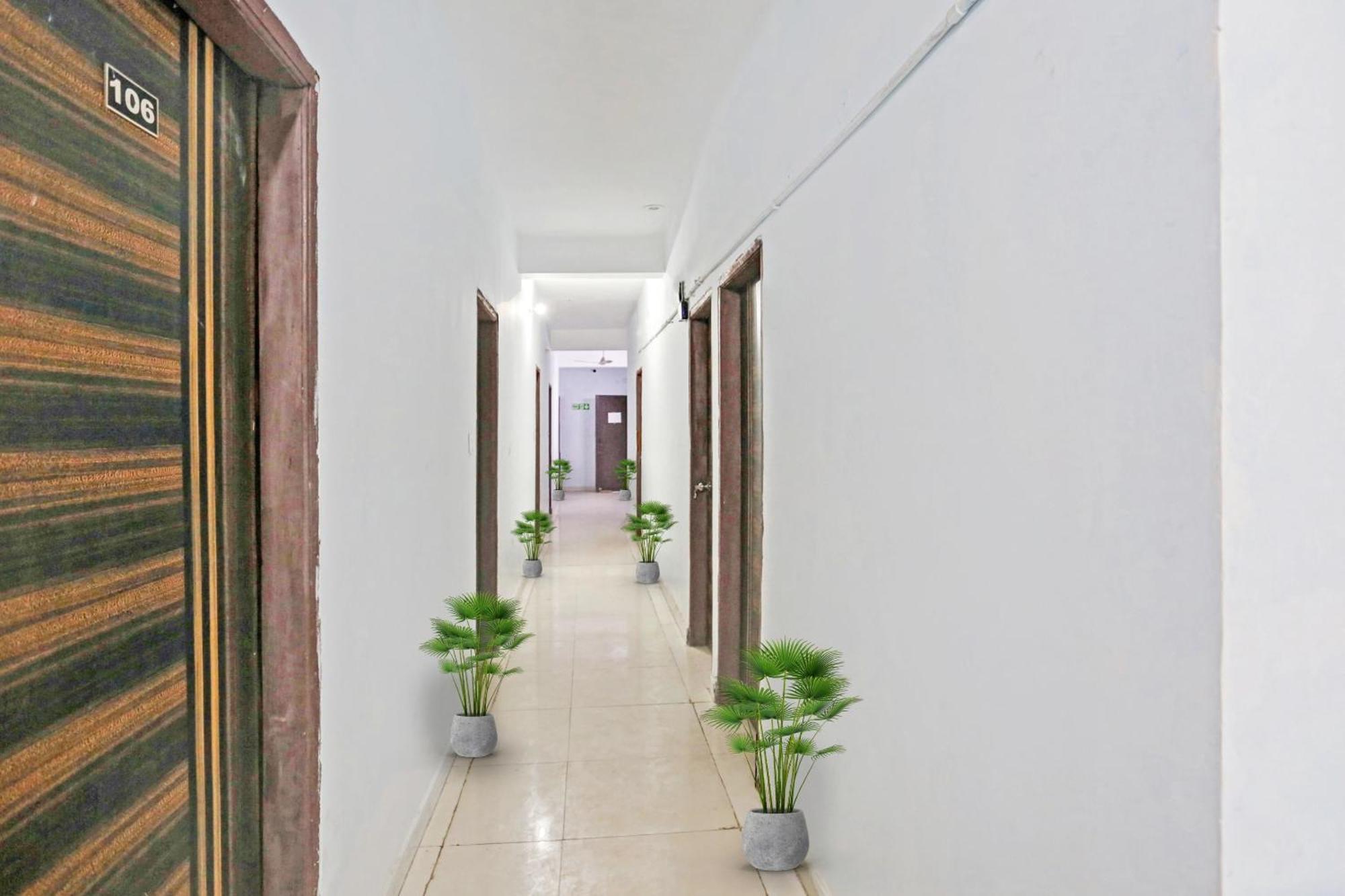 Hotel O Imperial Residency Near Dashrath Puri Metro Station Нью-Делі Екстер'єр фото